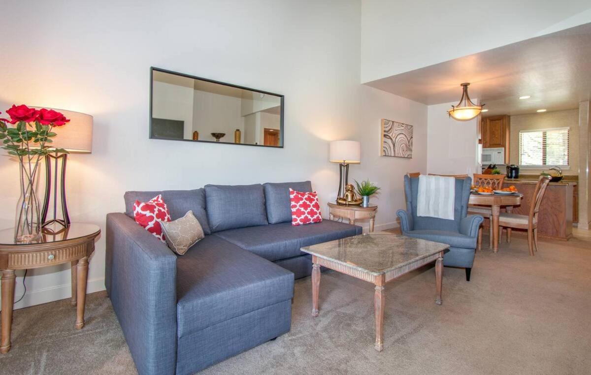 Best Golf 1BD Suite with Golf Course Views - Housity