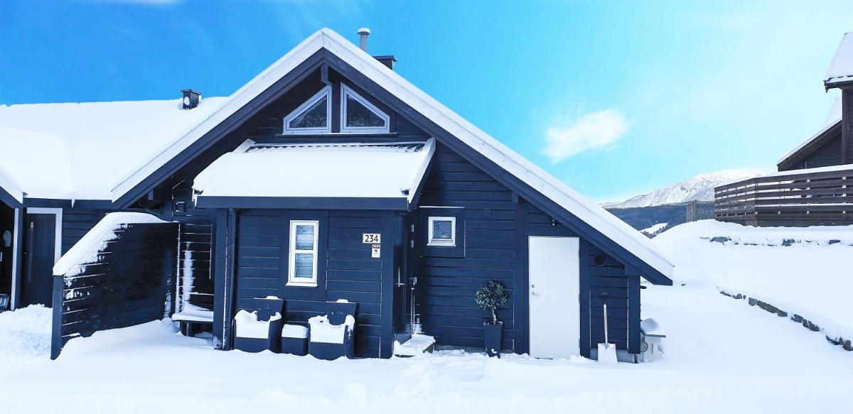 Mountainside Cottage in Voss with a great view - Housity