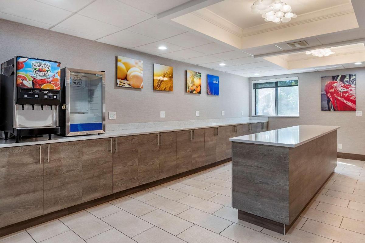 Comfort Inn Near Greenfield Village - Housity