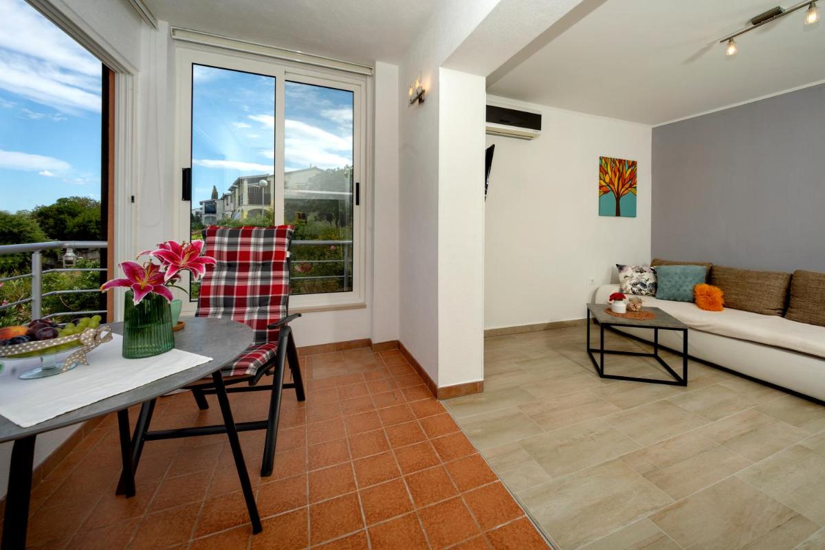 B Apartment - Housity