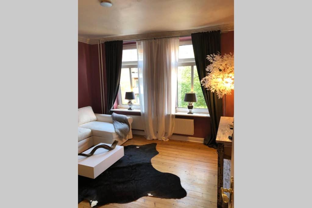 Perfekter Altbaucharme in zentraler Lage ! - Housity