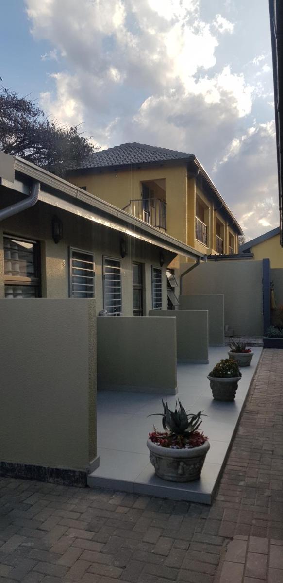 Salas Stay, Midrand - Housity
