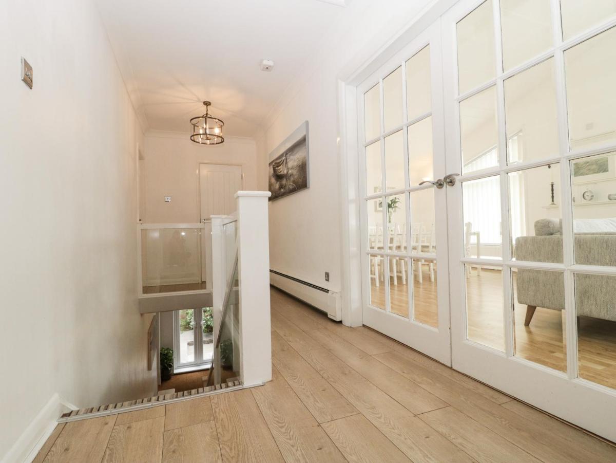 Harbour Views - Housity