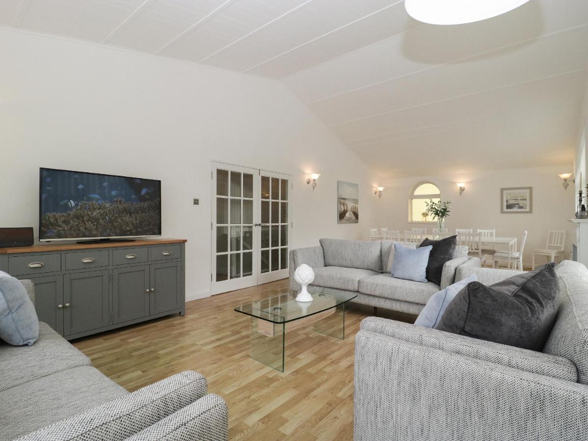 Harbour Views - Housity