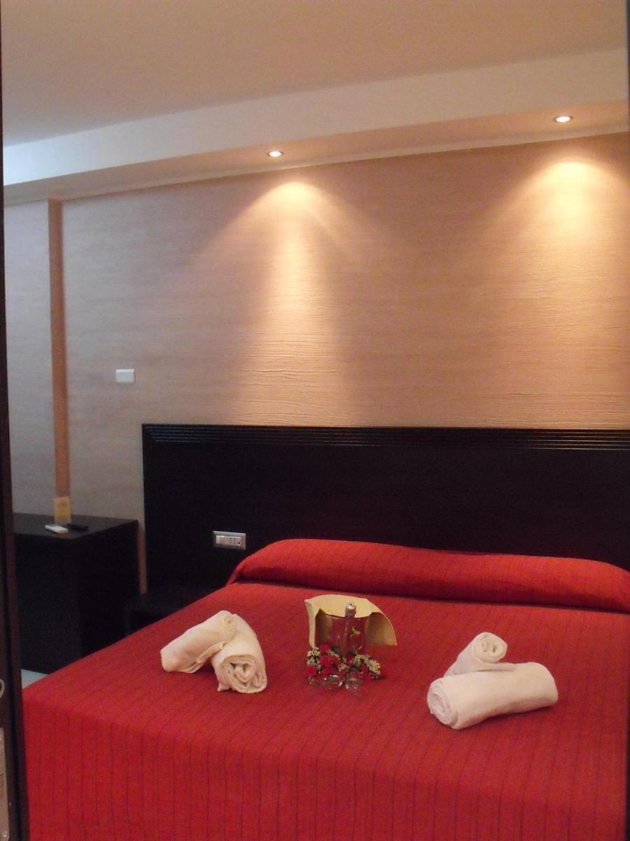 Hotel La Rosetta Scauri - Housity