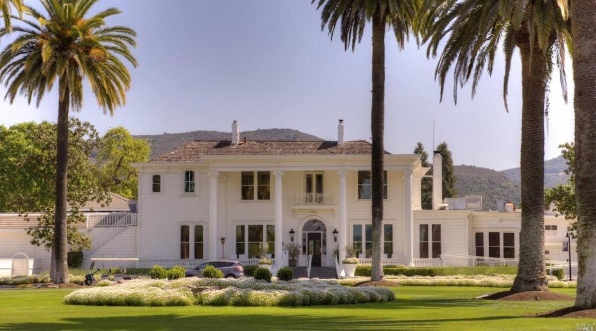Spectacular Stay at Silverado in Napa - Housity