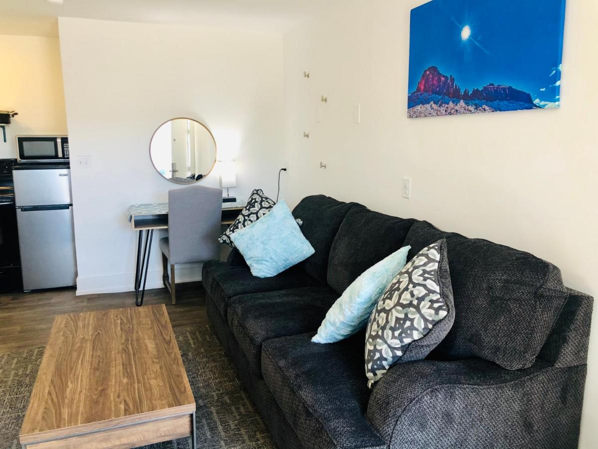 Blue Sage Inn & Suites - Housity