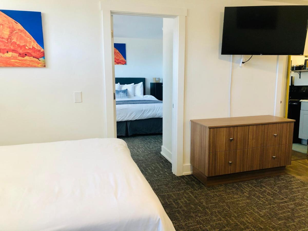 Blue Sage Inn & Suites - Housity