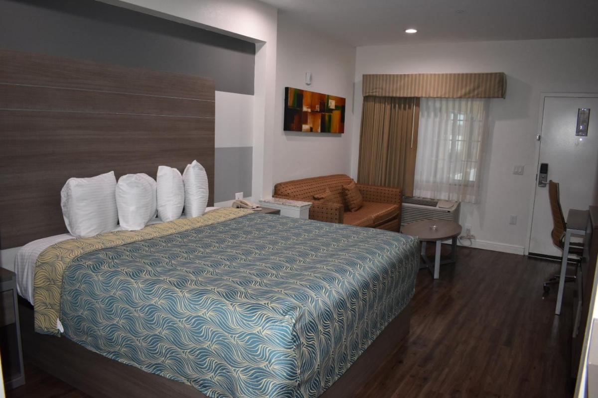Grand Villa - Humble - Housity