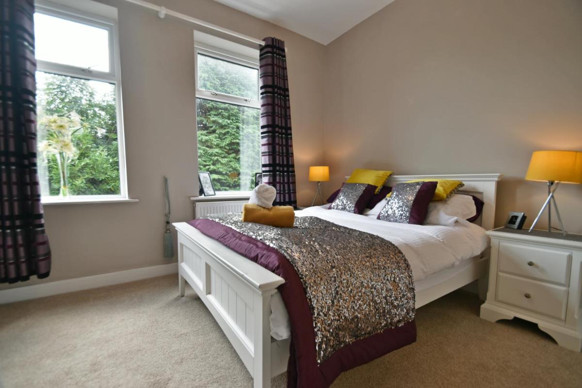 Luxary 4 Bed, 4 bathroom house in central Burnley - Housity