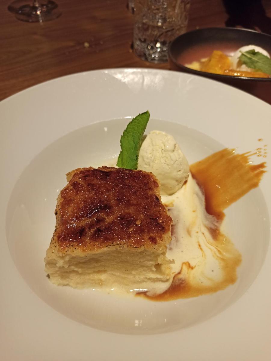 Comida en o cerca de este hotel