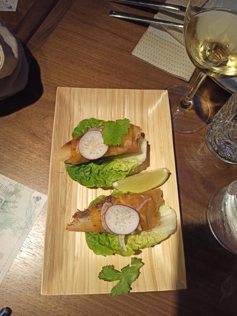 Comida en o cerca de este hotel