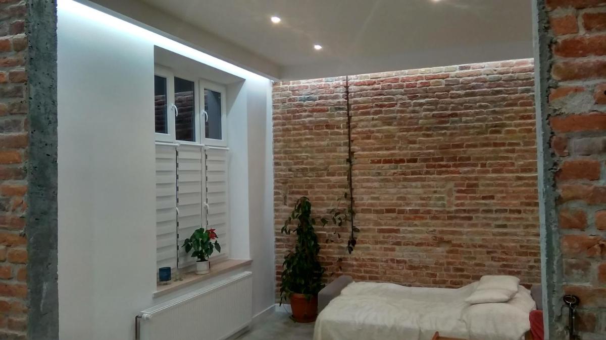 Apartament w centrum starego miasta Apartment in the center of old town - Housity