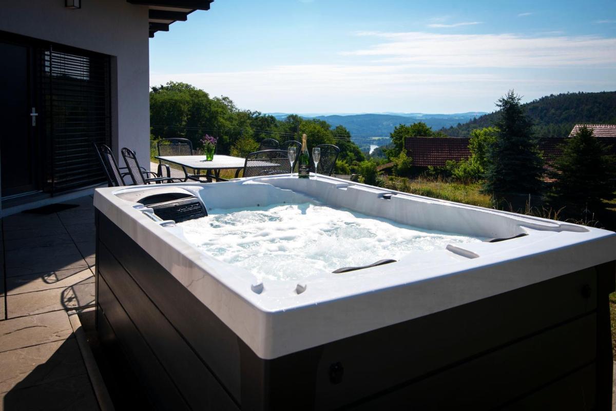 Wellness bungalov - vodní nádrž Slapy - 40km od Prahy - Housity