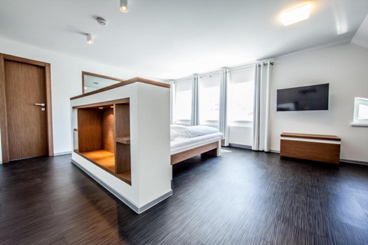 Achtender - Housity