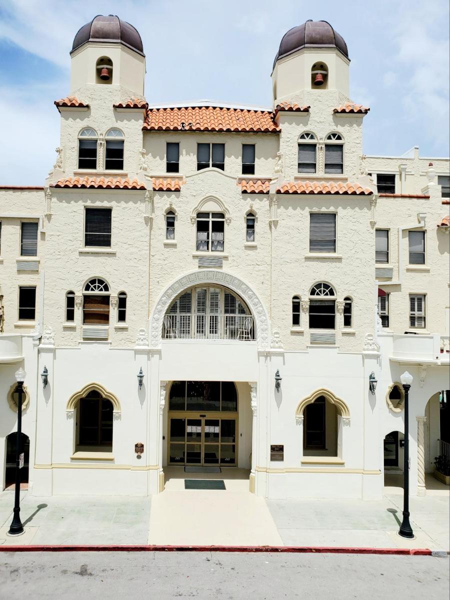 Romantic Studio in the Heart of Palm Beach - FREE valet service - Housity