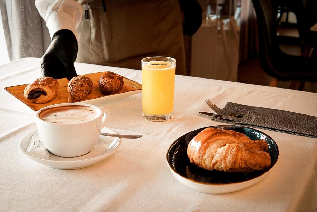 Comida en o cerca de este hotel