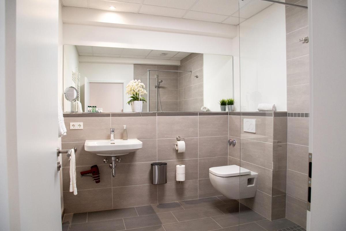 sevenDays Hotel and Boardinghouse Kirchheim - Housity