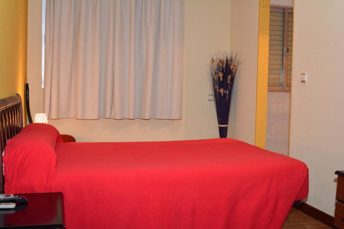 Hostal Gastrobar Carmelo - Housity
