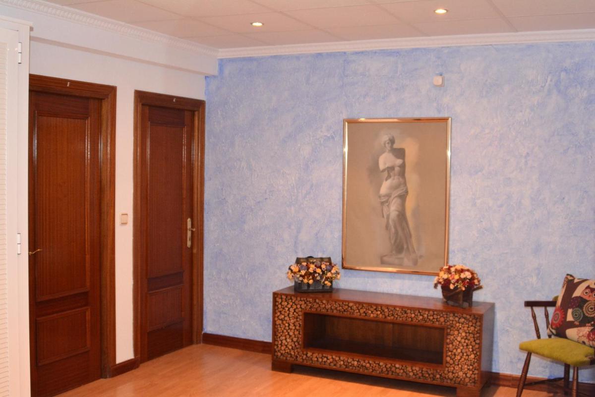 Hostal Gastrobar Carmelo - Housity
