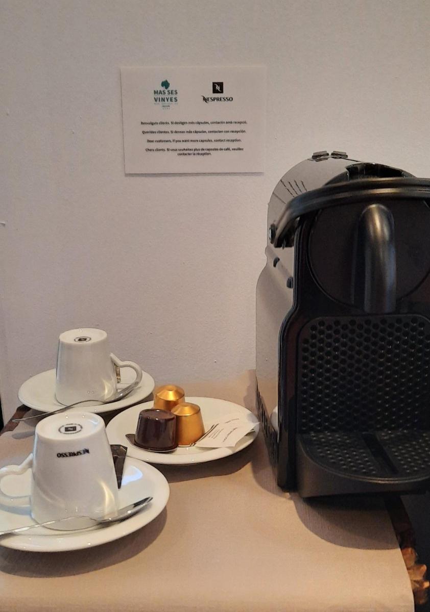Utensilios para hacer té y café en Mas Ses Vinyes - Adults Only