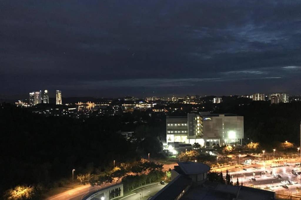 HB1714 Amazing studio unit ,Cyberjaya,Lake view, Netflix, Wi-Fi, Parking, 3043 - Housity