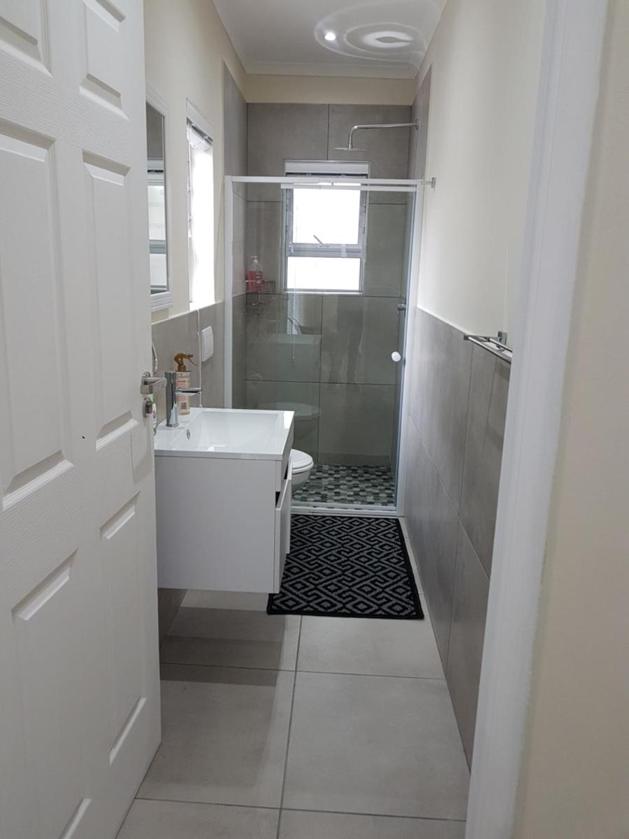 Sharon's House: Modern Self-Catering rooms - Housity