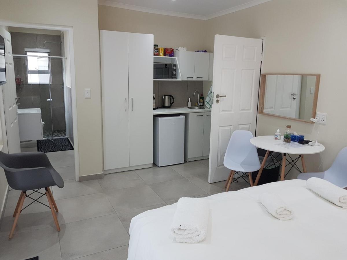 Sharon's House: Modern Self-Catering rooms - Housity