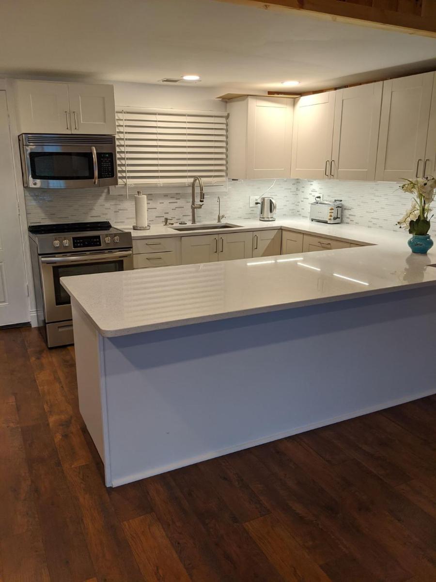 Panoramic Water Views , cozy house in Henniker ,NH - Housity