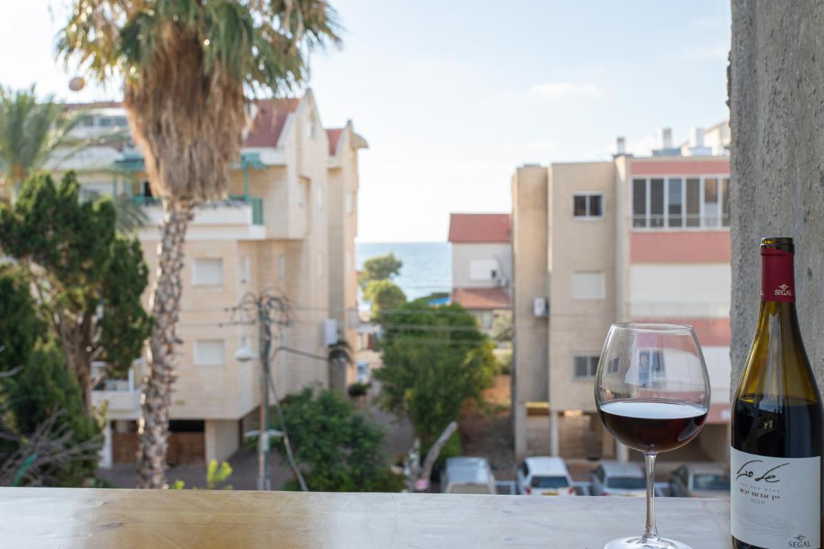 PORT CITY HAIFA - BAT GALIM 25 mtrs from the beach & Rambam - Housity