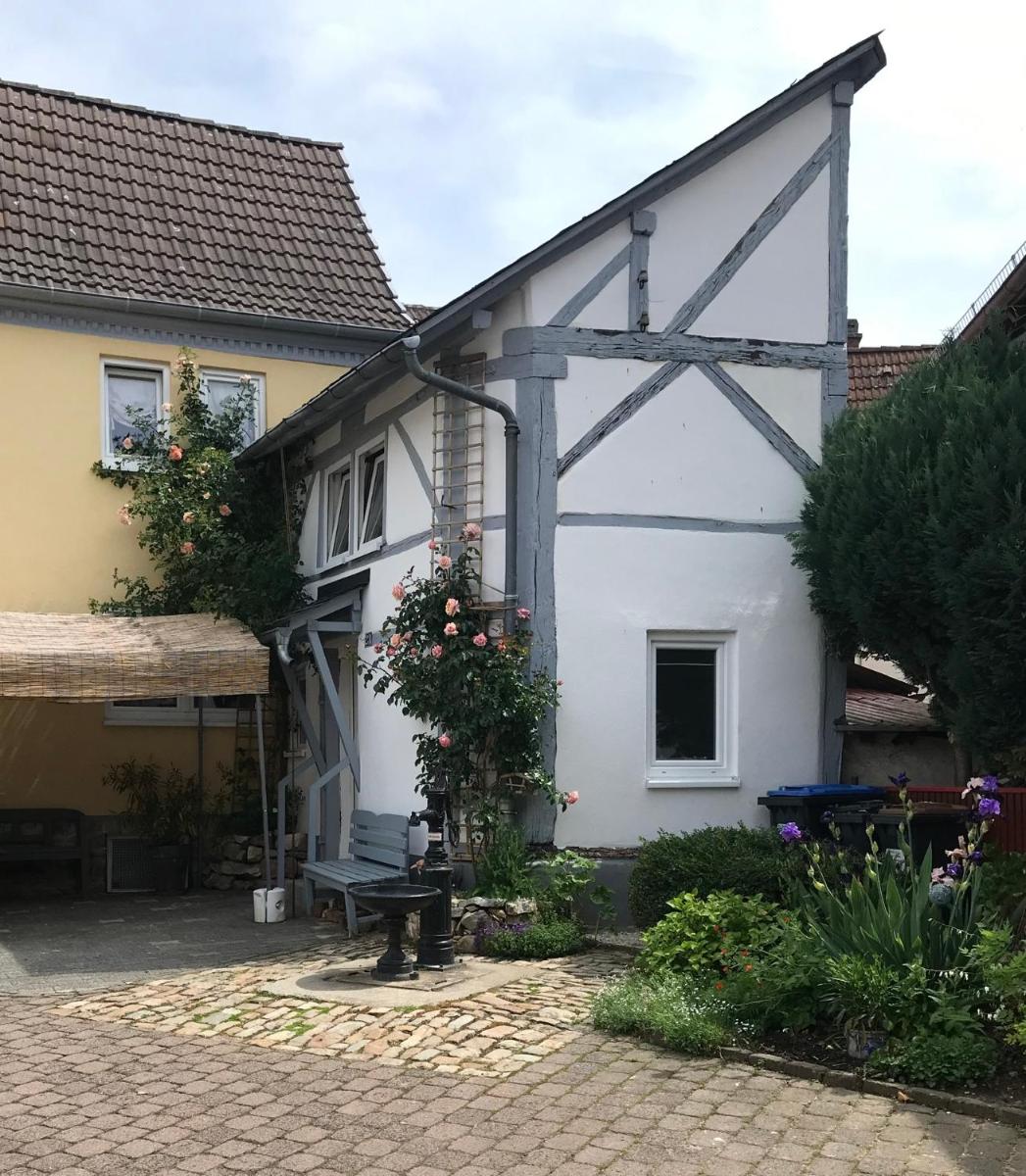 Romantisches Gästezimmer - Zentralgelegen - Housity