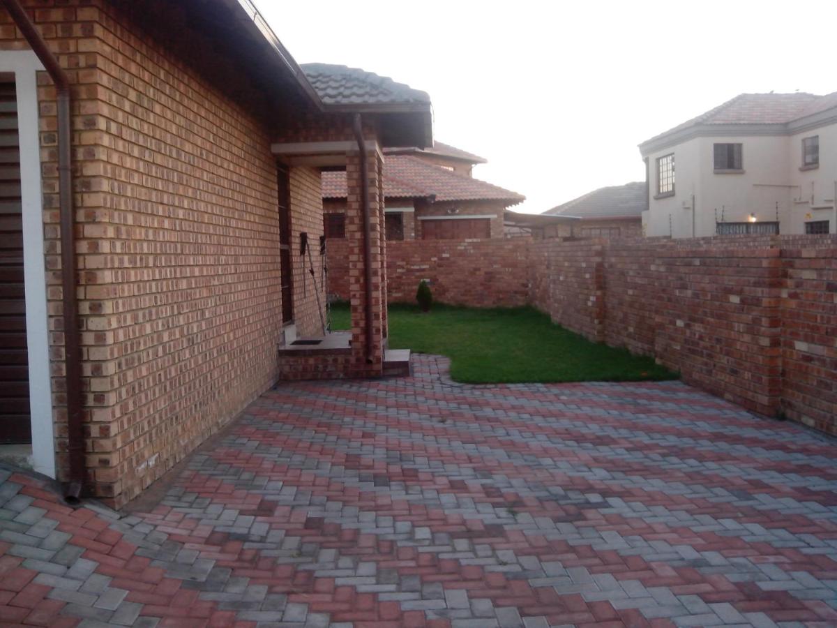 Suitetrails - Tumi's Home away- 3 Bedroom