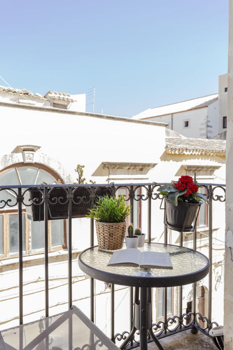 Salomone Apartments I by Wonderful Italy - Housity