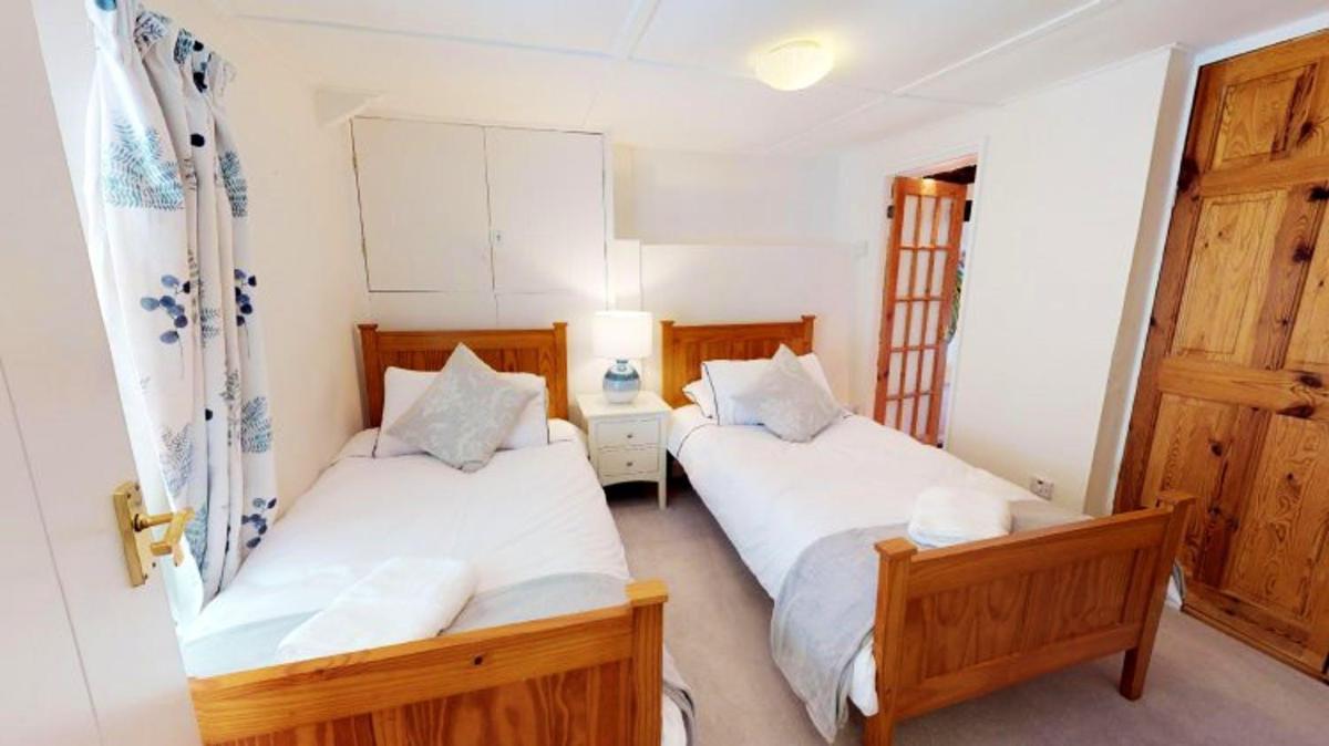 Mullion Cottage - Housity