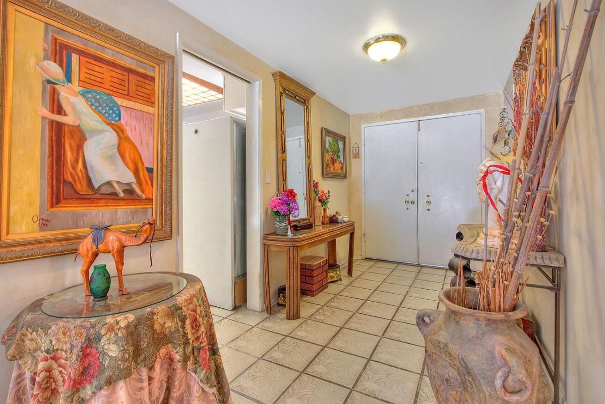 Room at the house of Movies - Housity