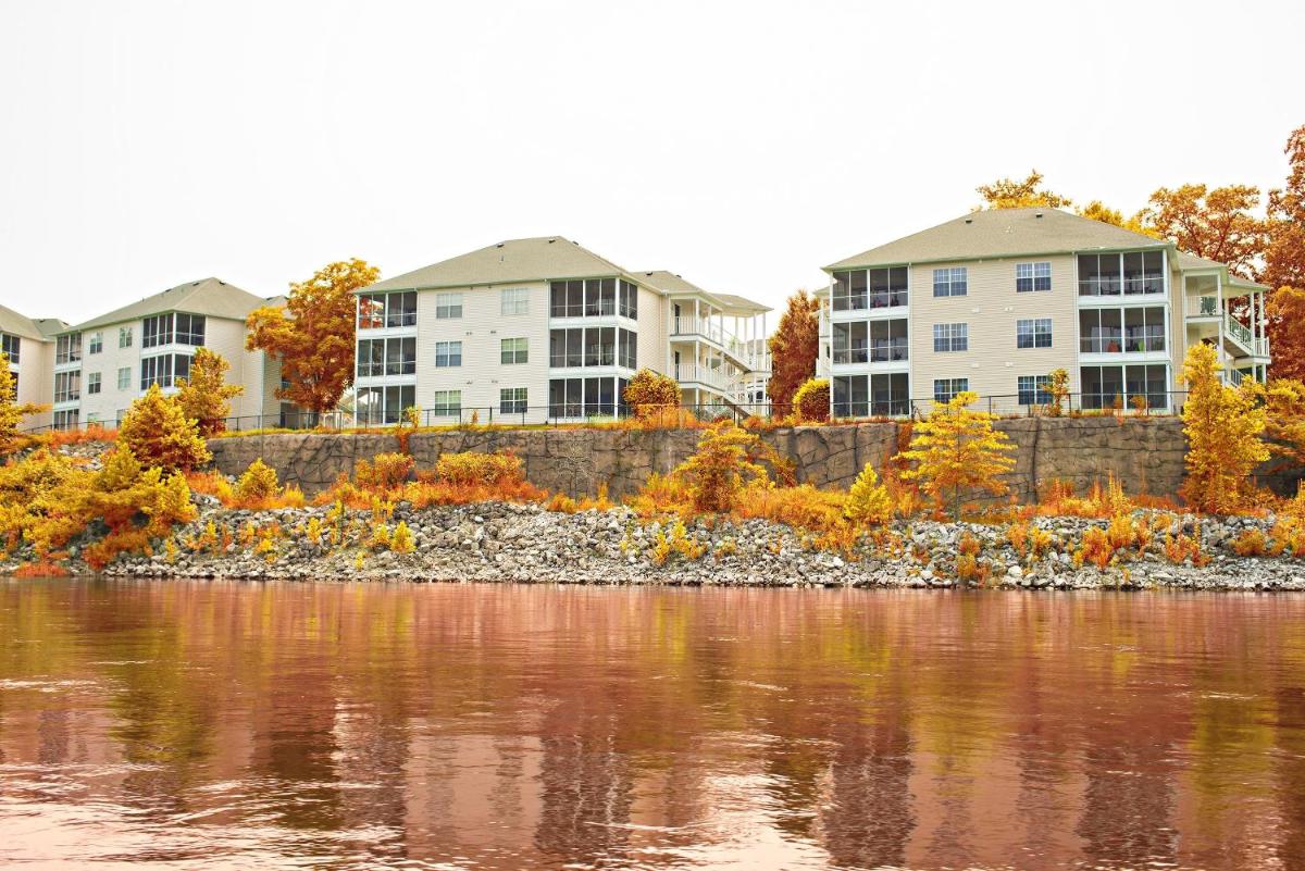The Suites at Fall Creek - Housity