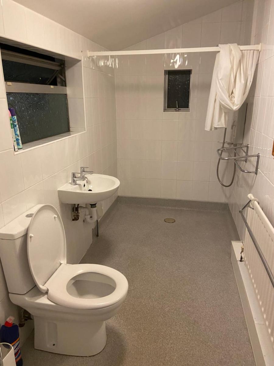 Charming Victoria Conversion Flat in Brentwood with a Garden & Free Parking - Housity