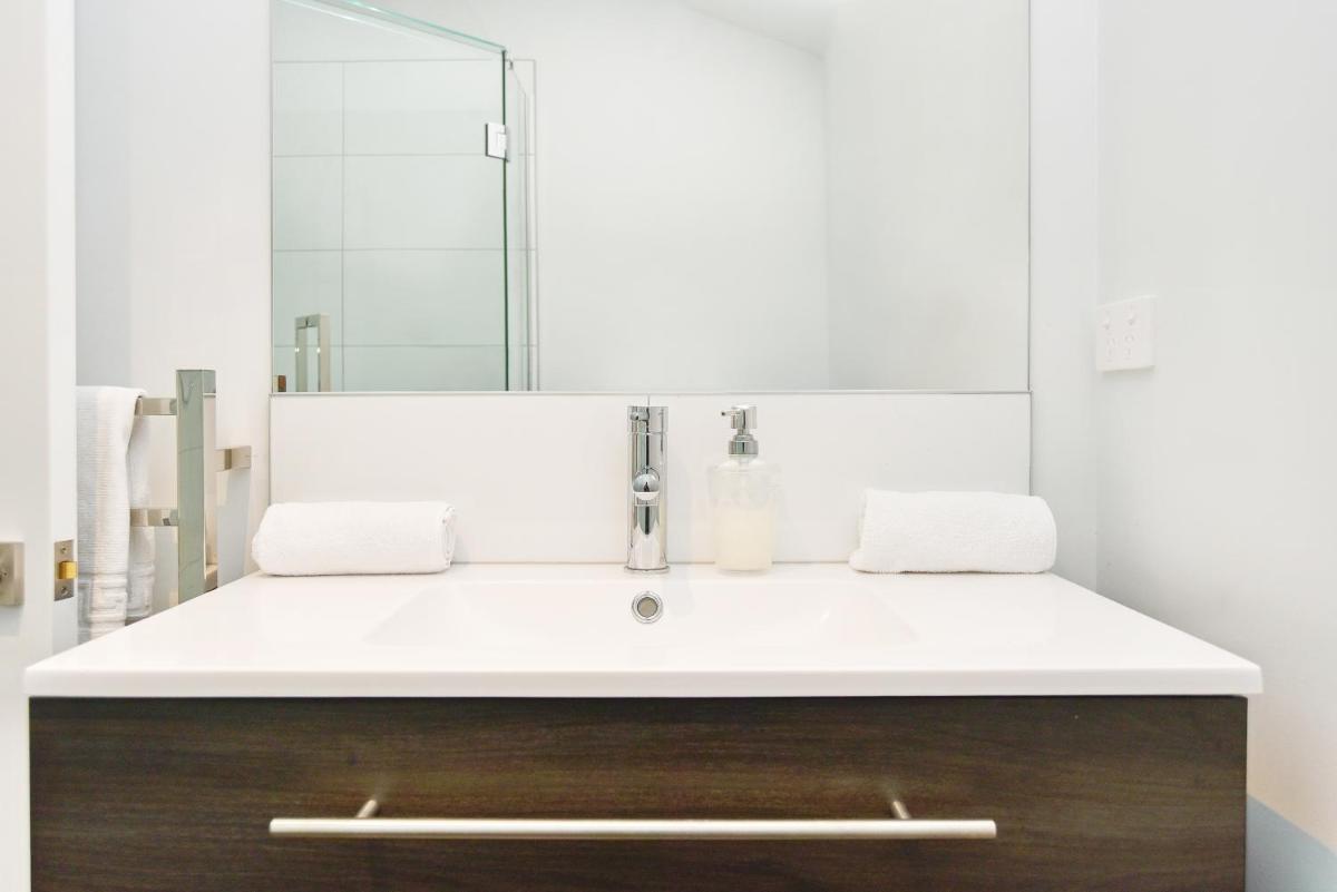 Suitetrails - Salisbury Style - Brand new city apartment - Christchurch Holiday Homes