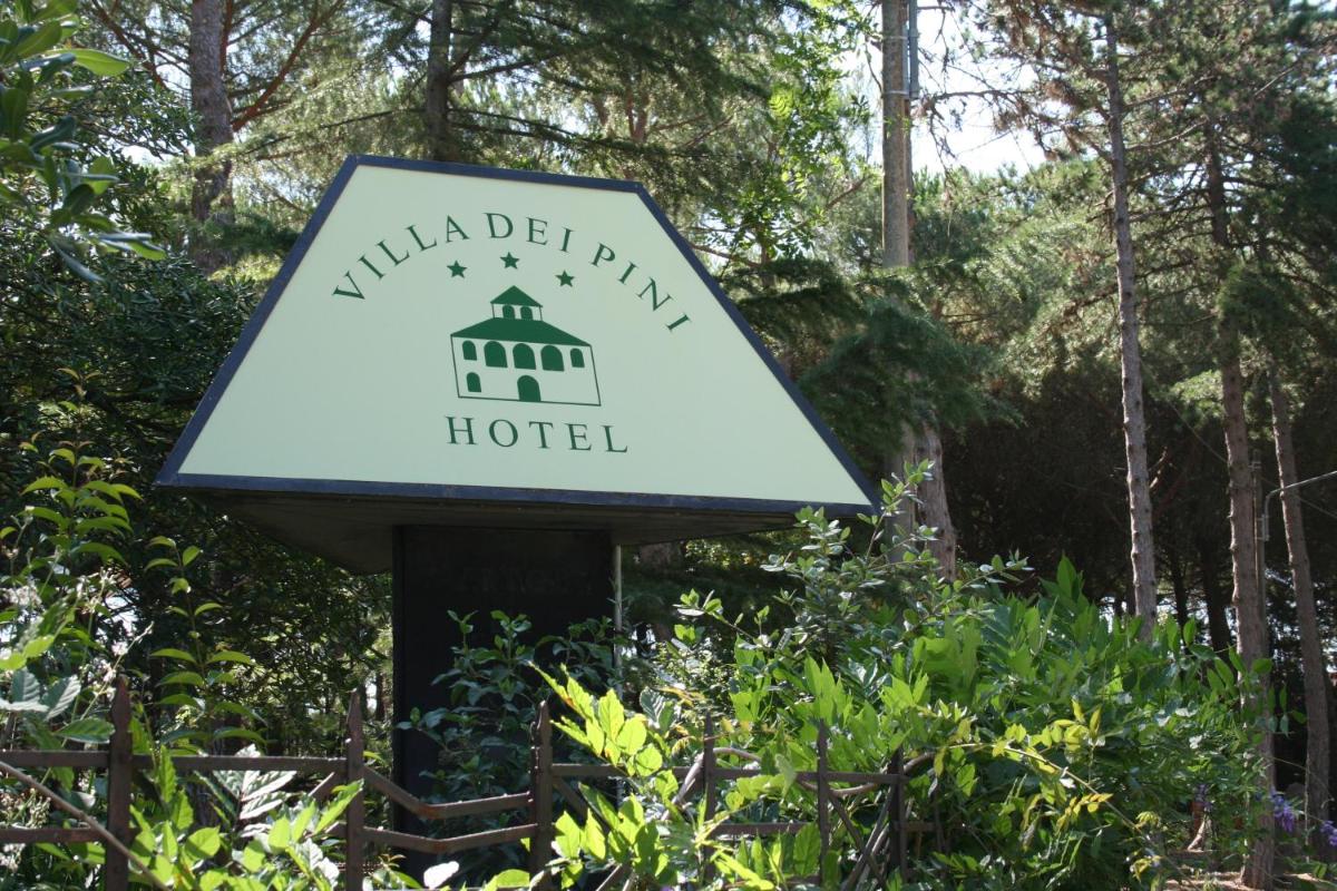 Hotel Villa dei Pini - Housity