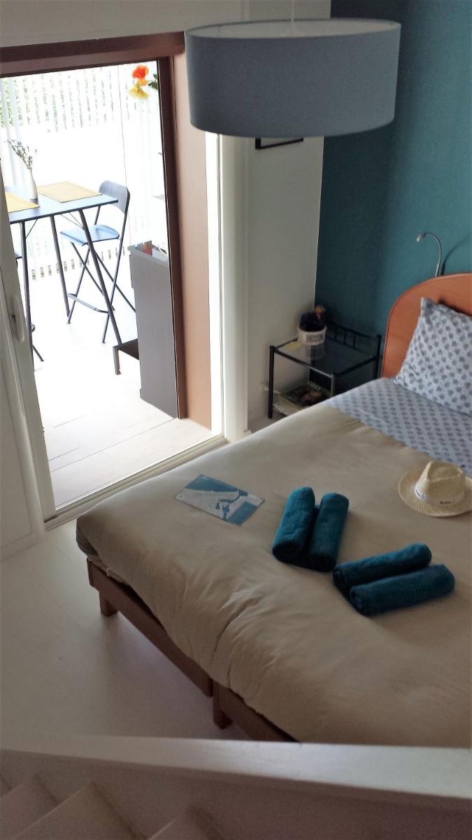 CHAMBRE PRIVEE AVEC SALON, garage voiture, vélos, motos - Housity