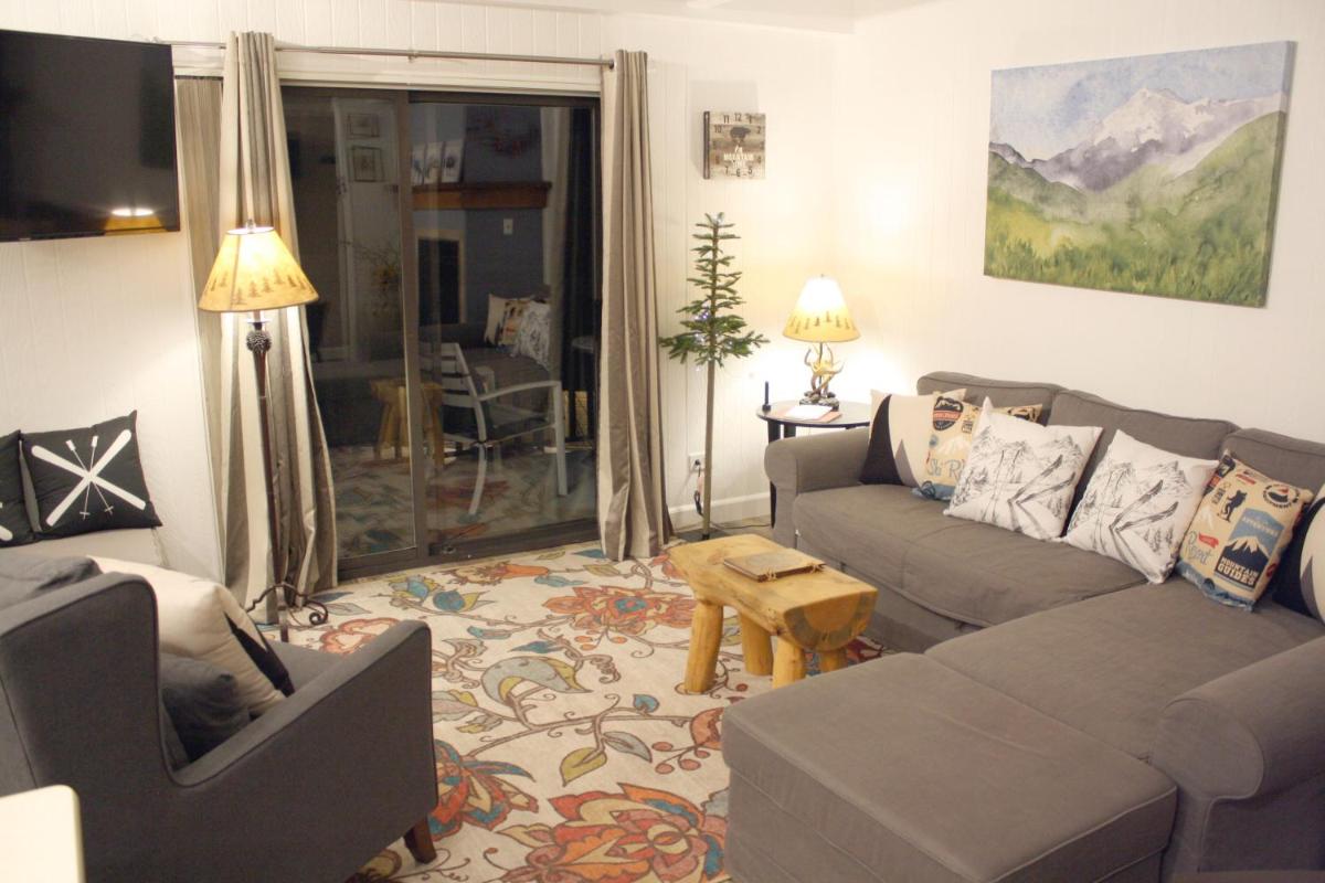 Ski & Racquet #103-C - Access to Indoor Pool, Hot Tubs and Town Shuttle - Housity
