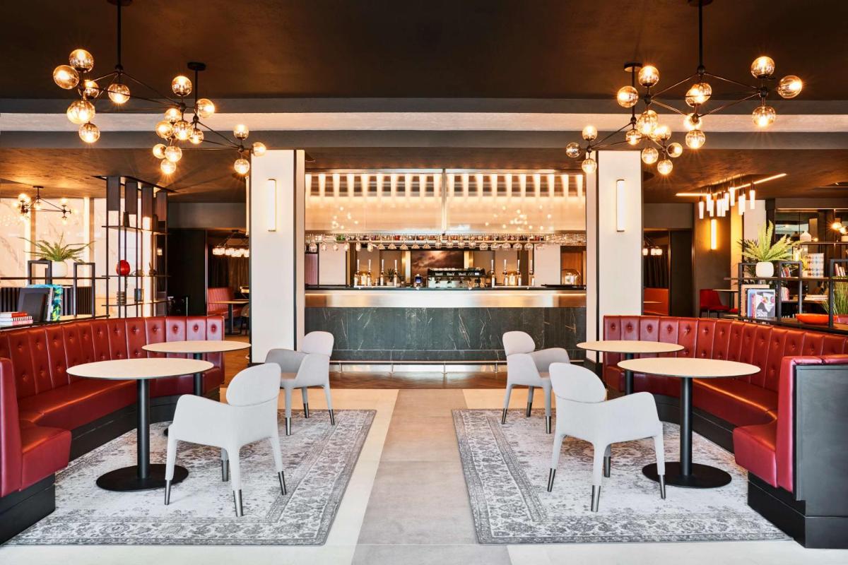 Radisson Hotel and Conference Centre London Heathrow - Housity