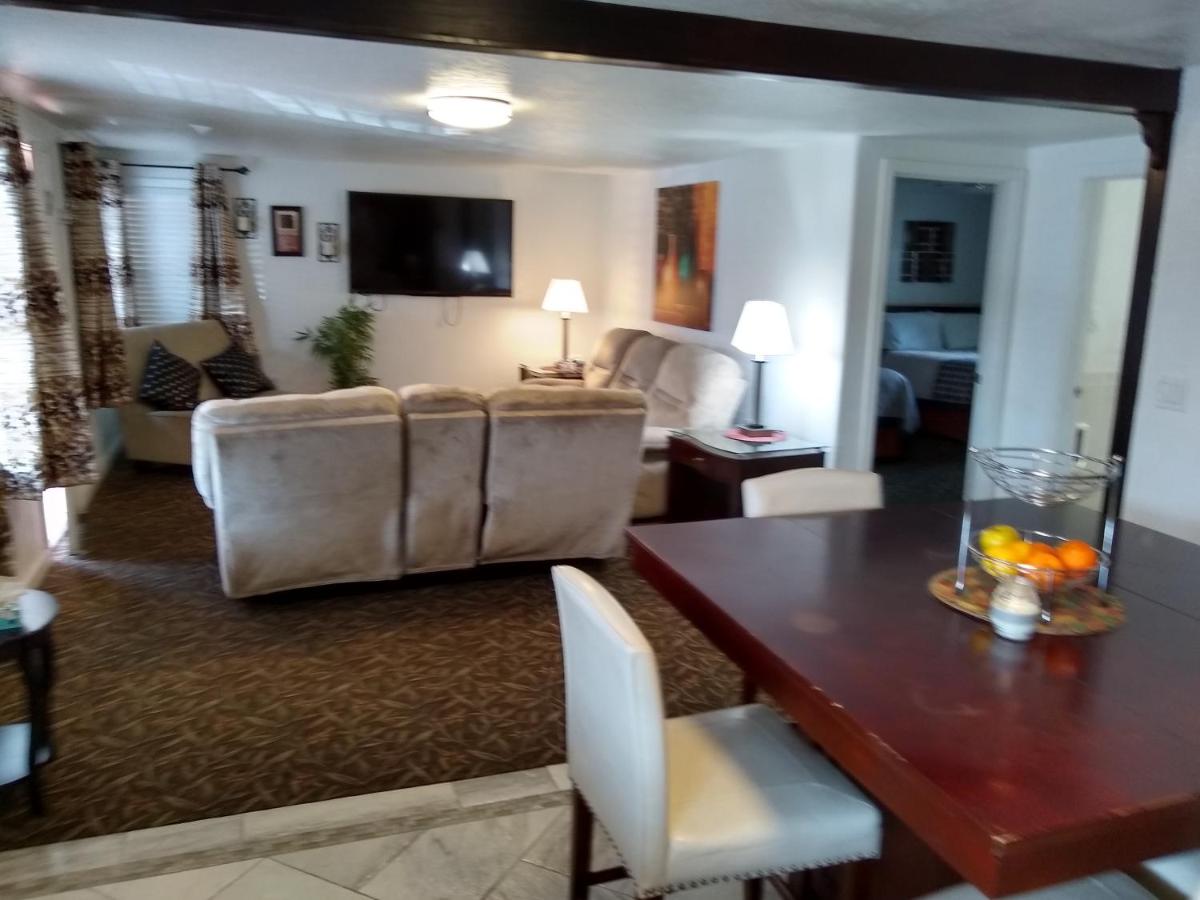 Holiday Motel Bend - Housity