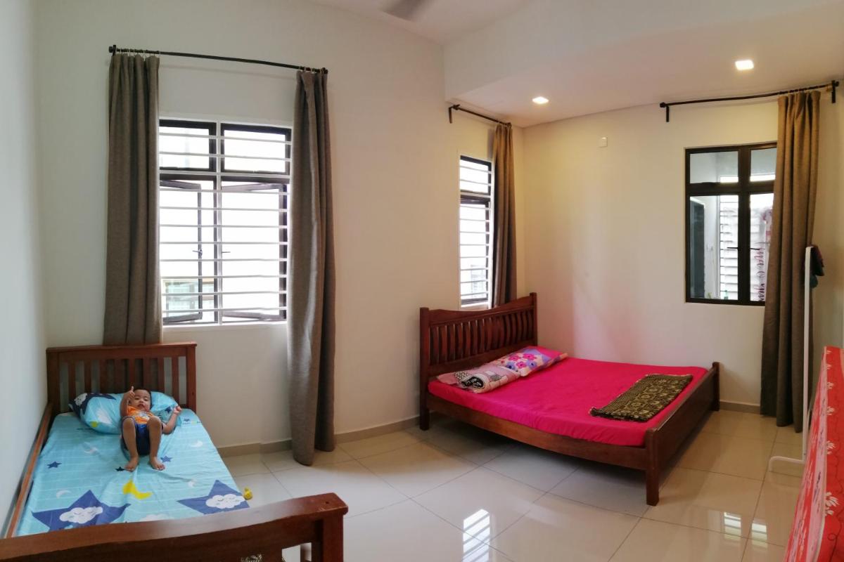 Homestay 5 ROOM 5 BATH Senawang N9 MusLlm ONLY - Housity