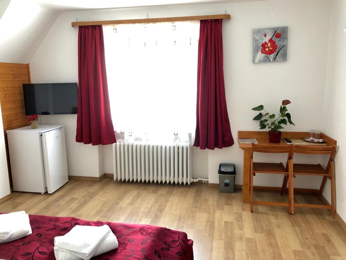 Pension Rote Rosen - Housity