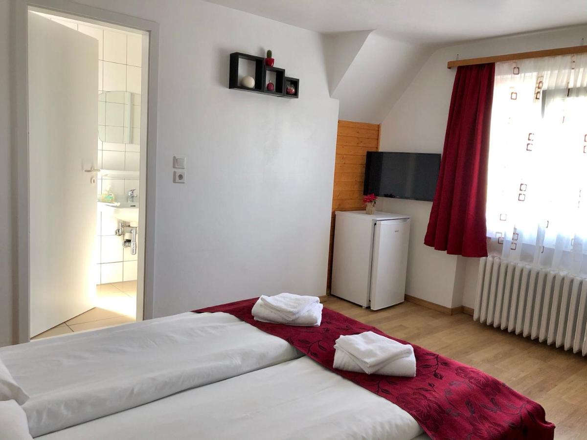 Pension Rote Rosen - Housity
