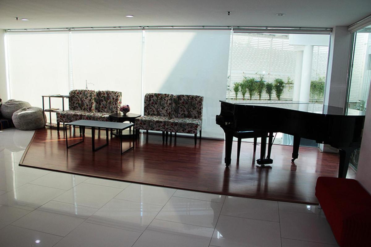 V Verve Service Apartment Hotel - Housity