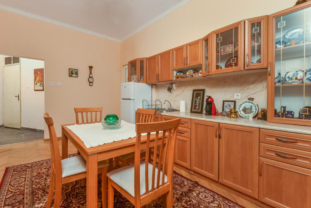 Suitetrails - ✦ Sofia Retro ✦ Top Center 1-BDR Apartment
