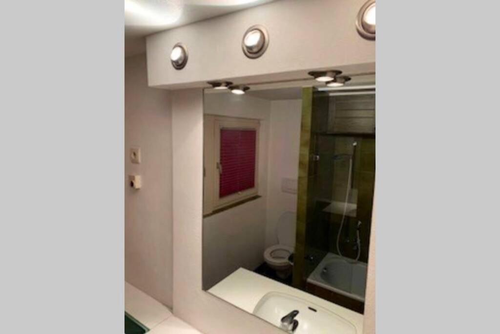 Cozy authentic private house with lake view - Housity