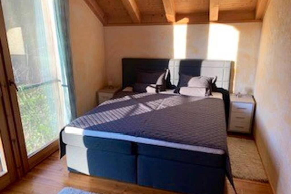 Cozy authentic private house with lake view - Housity